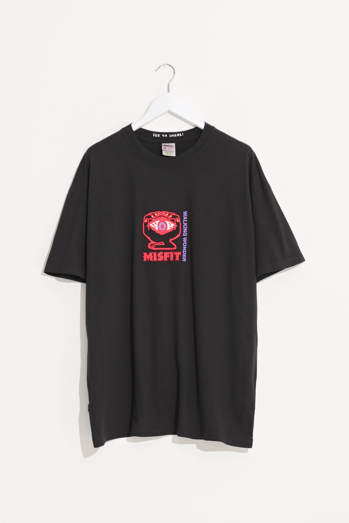 Misfit Shapes - WALKING WONDERS SS TEE - Pigment Black