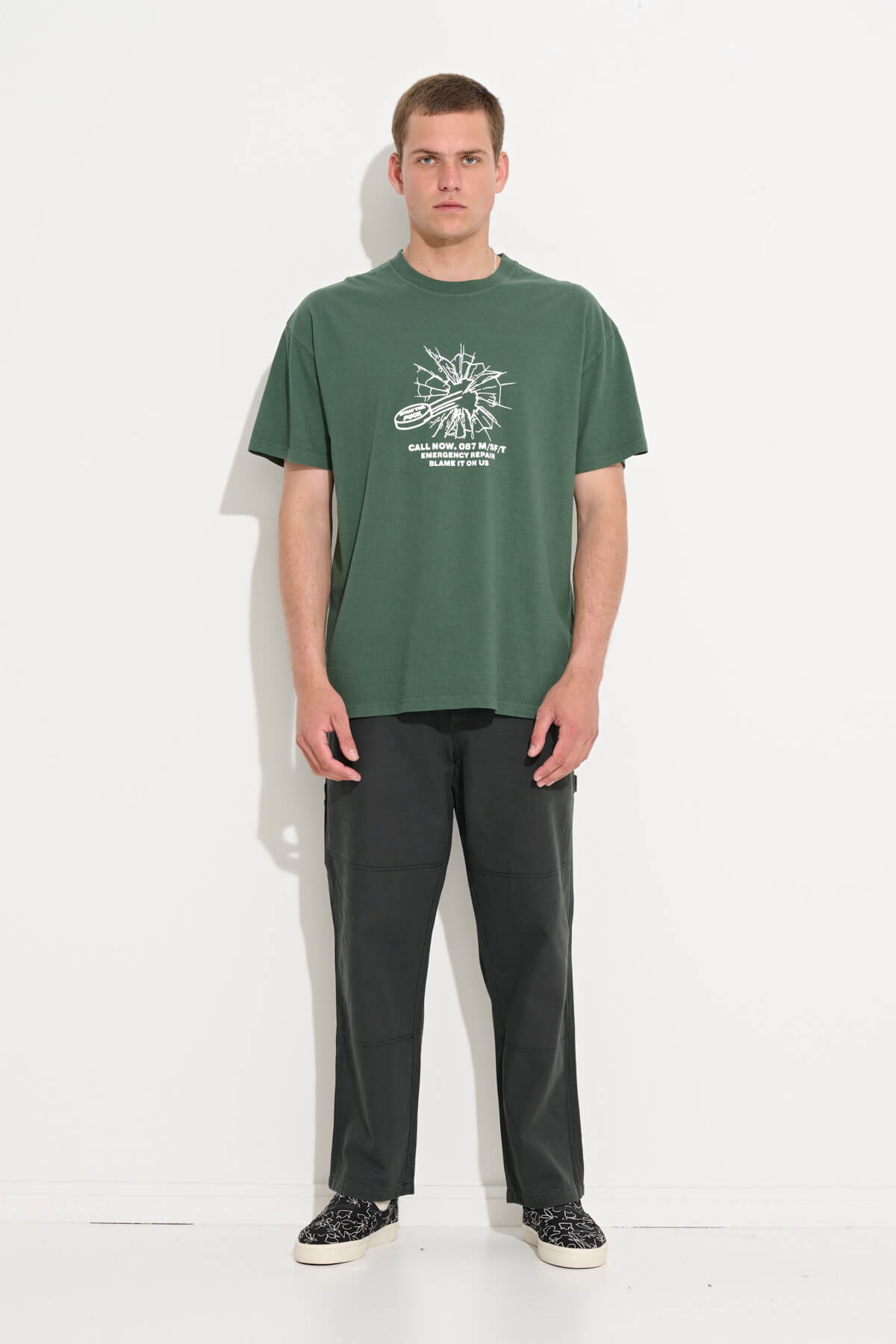 Misfit Shapes - BLAME US SS TEE - Pigment Green