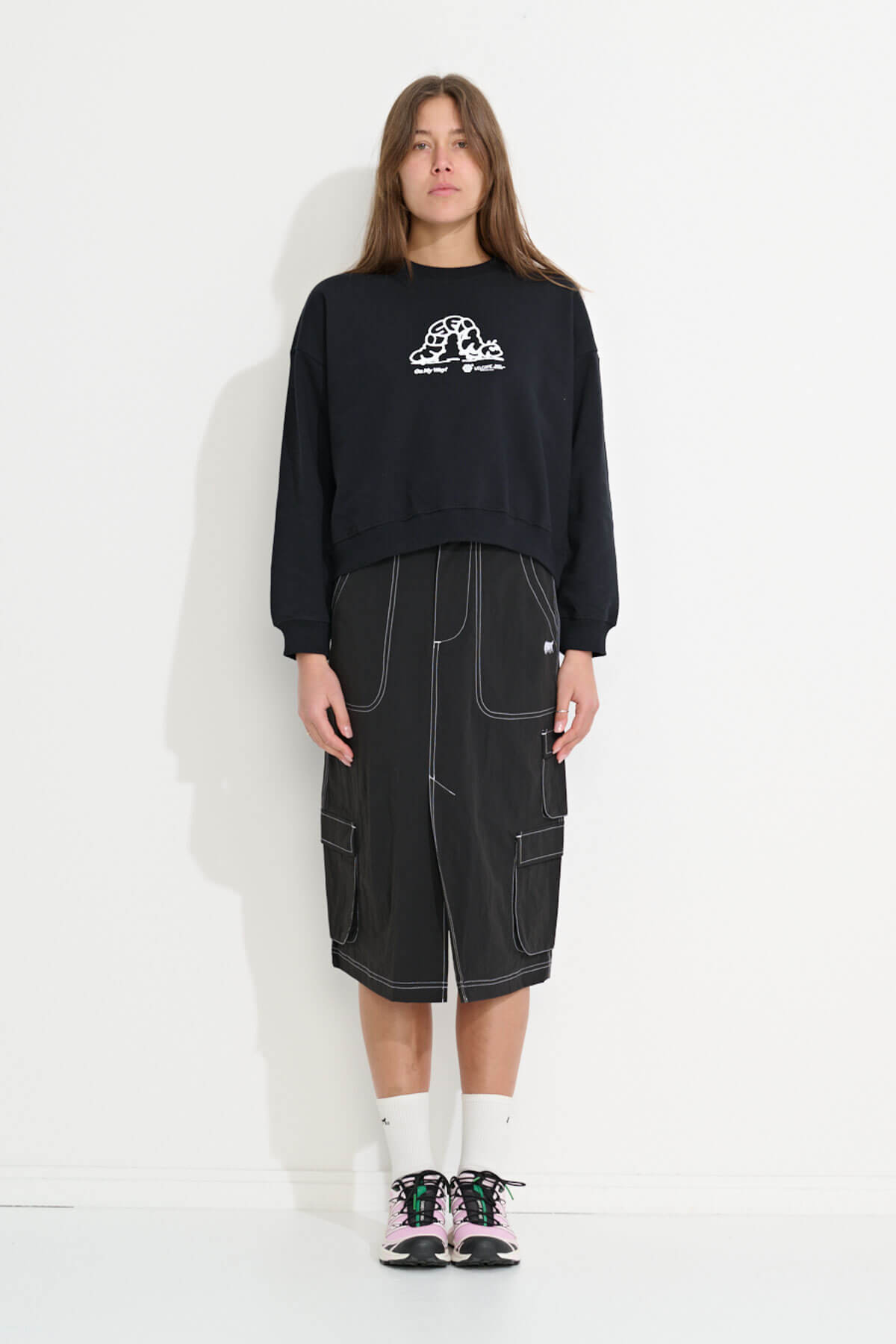 Misfit Shapes - Very Hungry Cropped Crew - Black