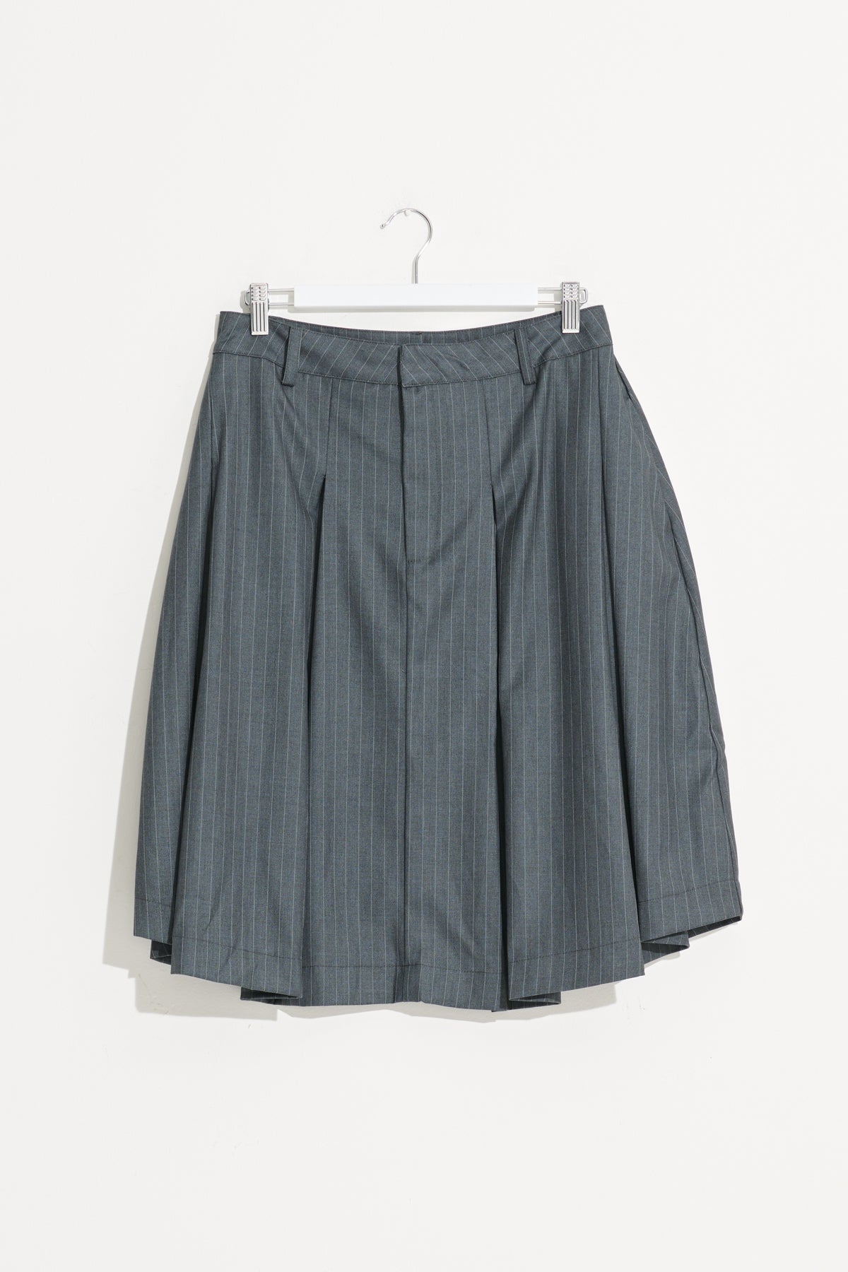 Misfit Shapes - AQUARIUS PLEATED SKIRT - Charcoal Stripe